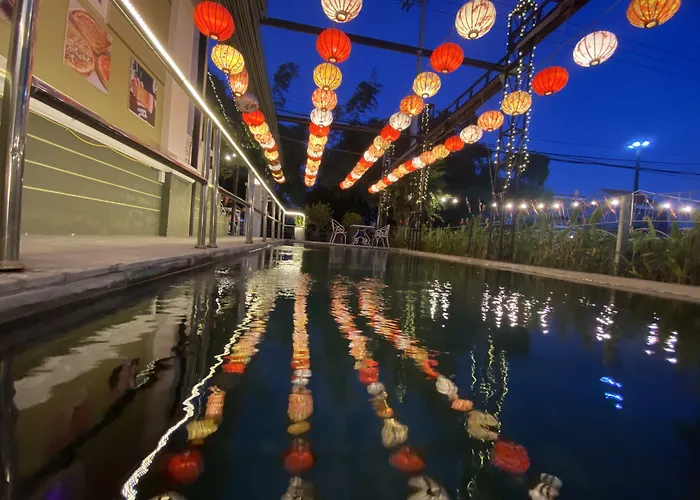 Golden Bell Backpacker Hotel & Pool Bar