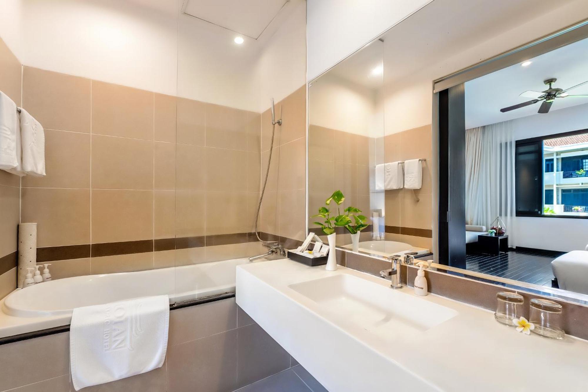 Premium with Pool/Garden/City View