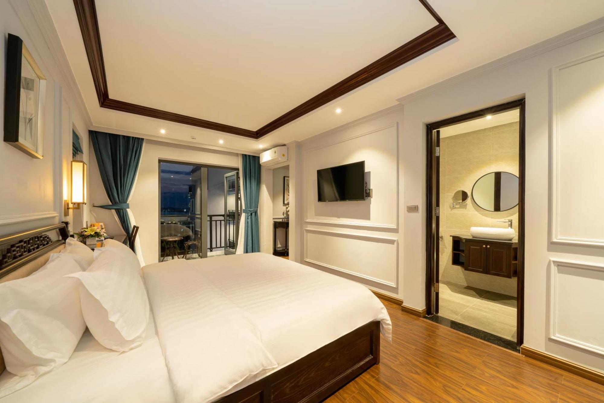 Executive Suite River View with Balcony