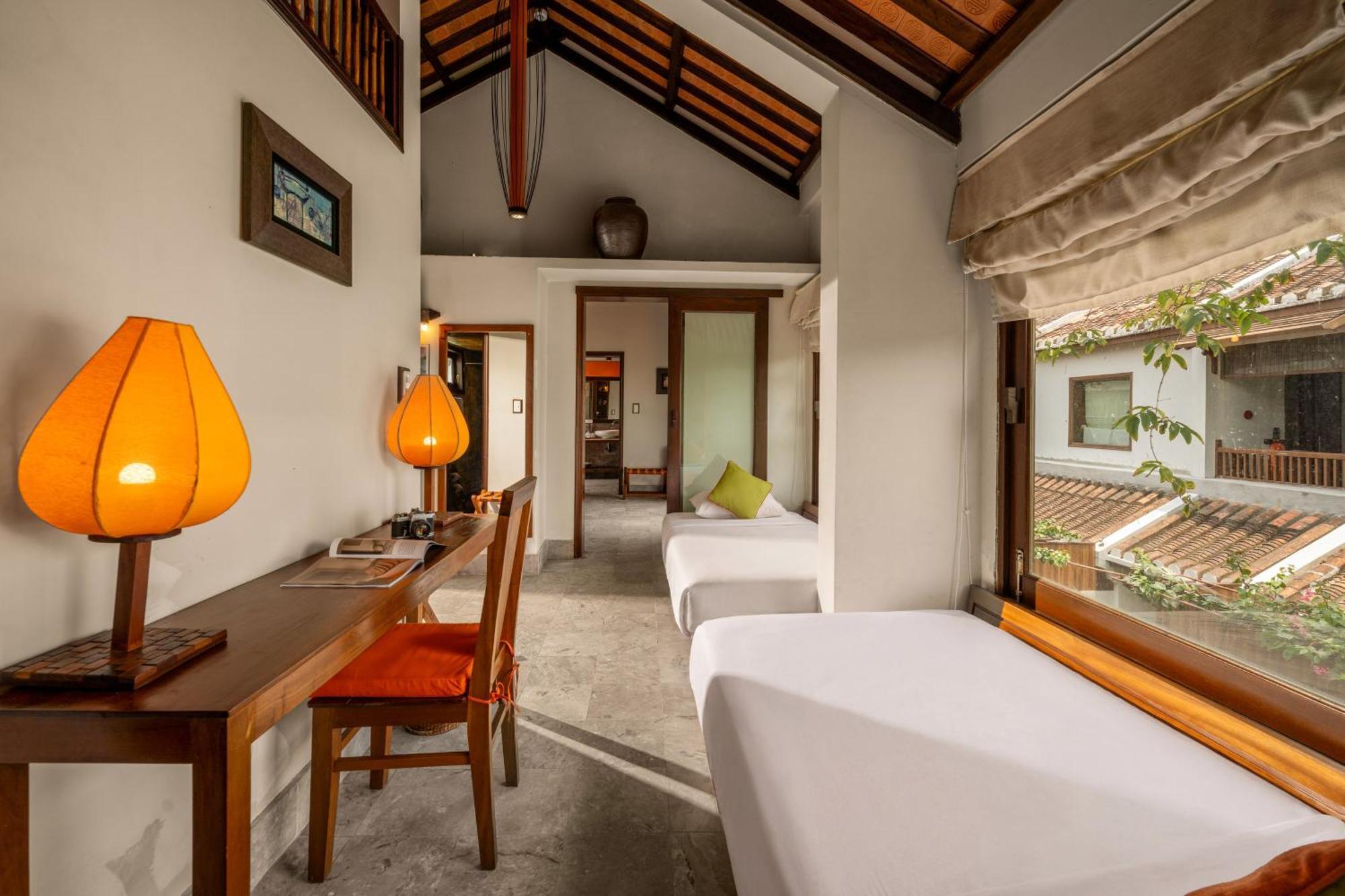 Suite Gia Đình (3 Người Lớn)