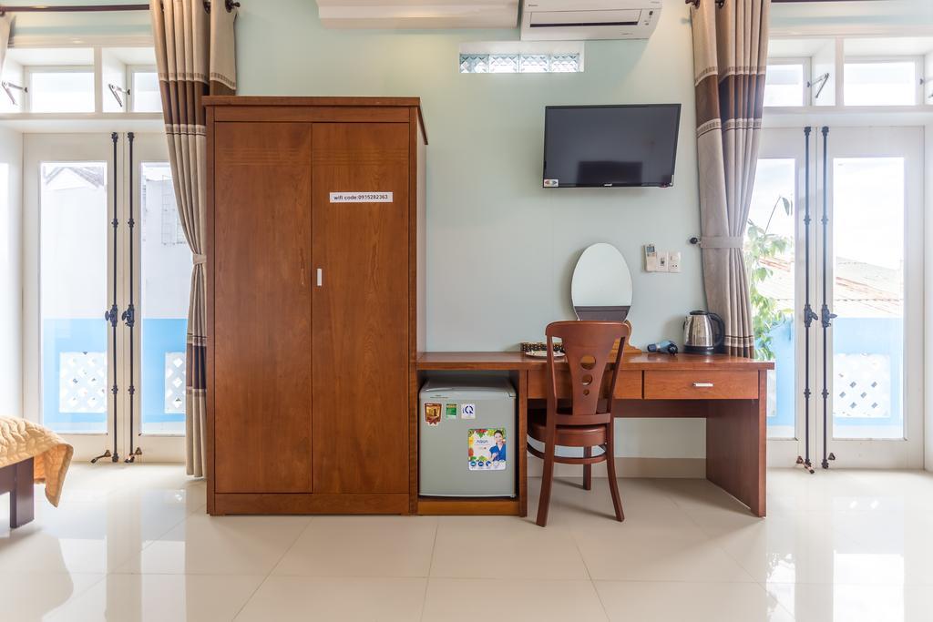 Family Room Balcony,547476864:JPEG