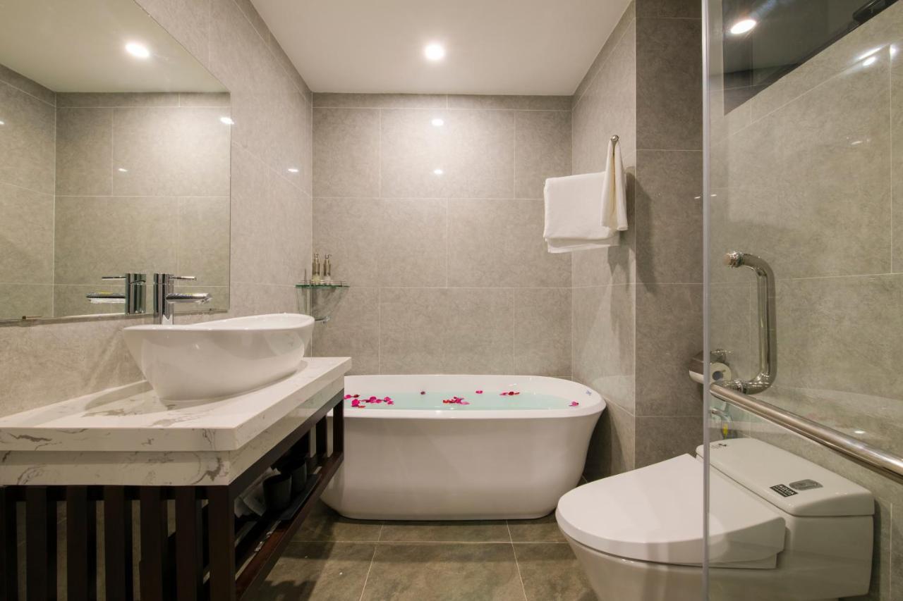 Phòng Deluxe Giường Đôi Có Ban Công