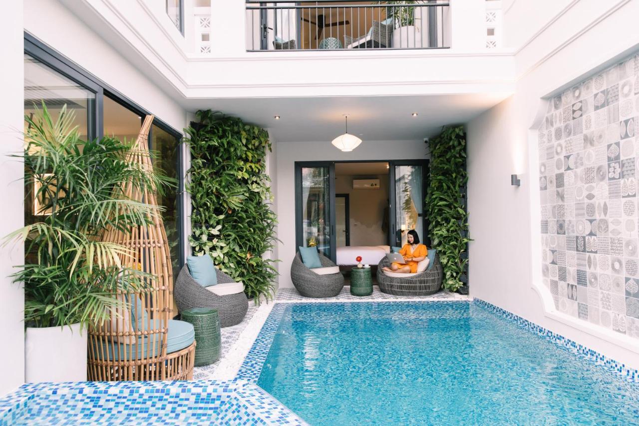 Suite met Balkon en Uitzicht op het Zwembad