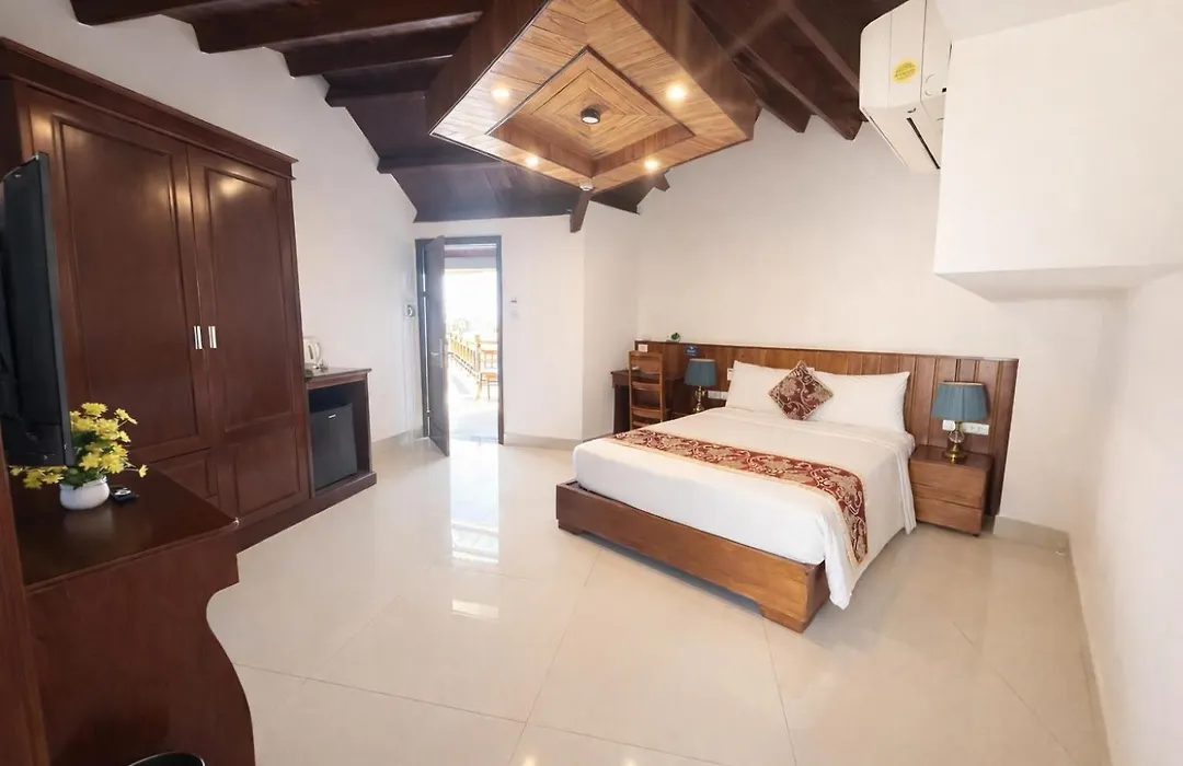 Threeway Riverside Villa-1