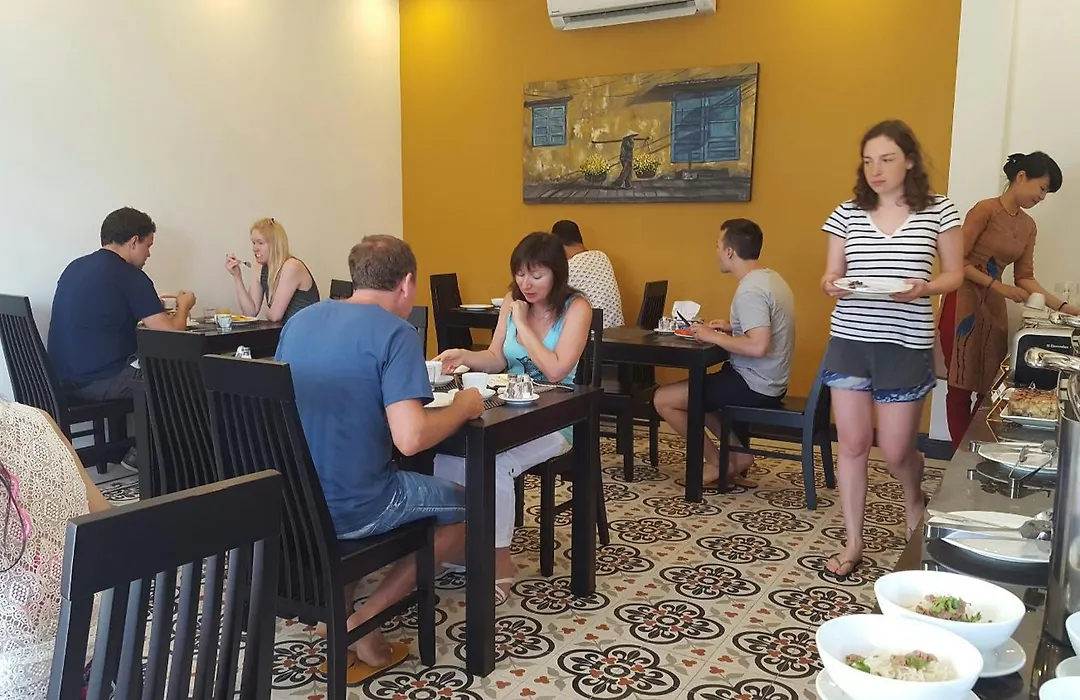 Golden Bell Backpacker Hotel & Pool Bar-1