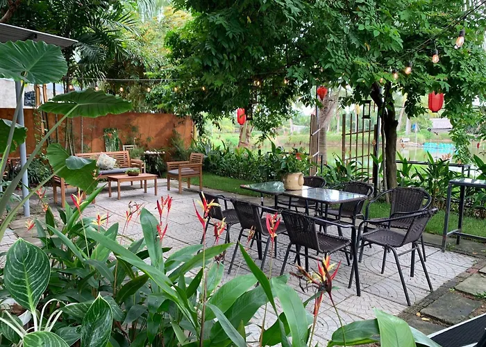 Laoxao Lakeview Homestay