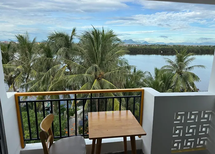 Coral Riverside Homestay & Hostel