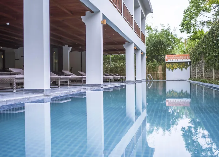 Vinh Hung Old Town Hotel