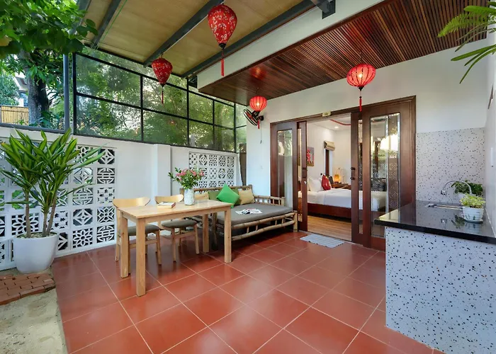 Red Flower Cottages Homestay