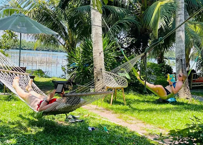 Coral Riverside Homestay & Hostel