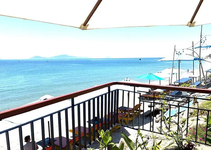 Hidden Beach Bungalow Sea View